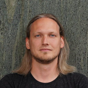Applied SDR Hacking: Red Team SIGINT for mission-critical, automotive, aviation, and marine targets - INCL HARDWARE - Jos Wetzels & Wouter Bokslag (Midnight Blue) - DCTFall26